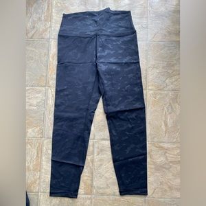 Zyia Black camo leggings. Like new. Size 8-10.